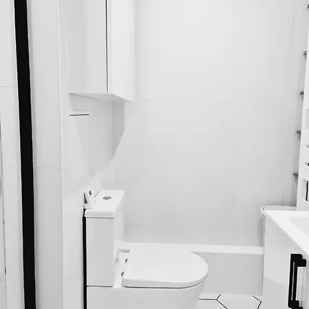 Chambre, Salle De Bain Et Salon Prive - Paris La Defense Puteaux Buitenkant foto