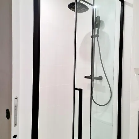 Chambre, Salle De Bain Et Salon Prive - Paris La Defense Puteaux Buitenkant foto