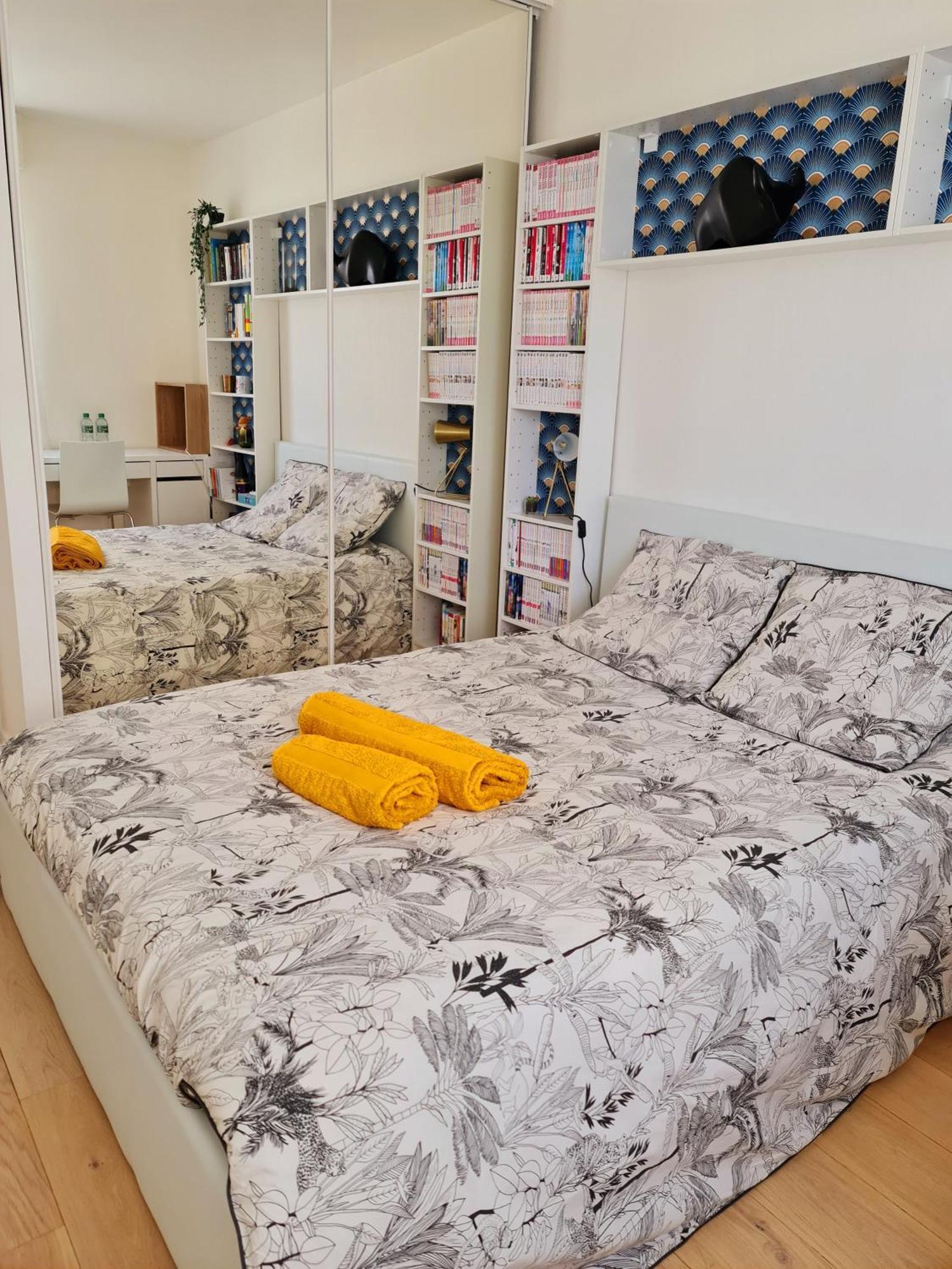 Chambre, Salle De Bain Et Salon Prive - Paris La Defense Privatunterkunft
